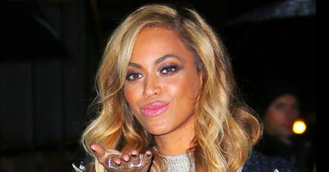 Beyonce blows kisses fans
