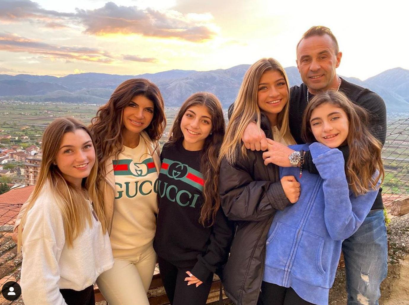 Teresa And Joe Giudice With Daughters In Italy Divorce