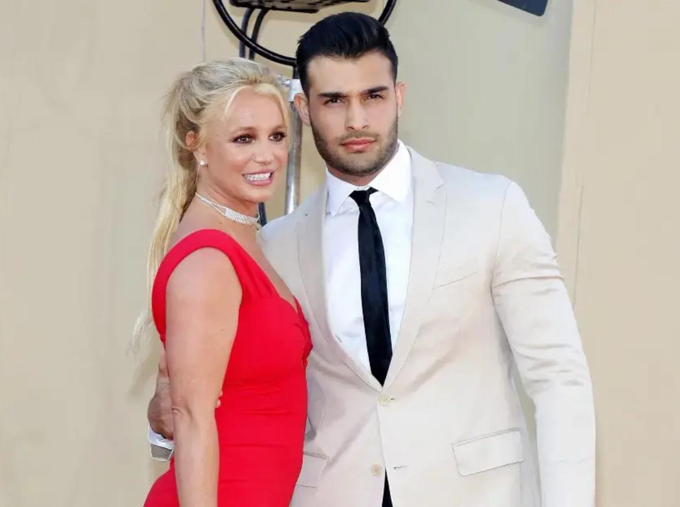 britney spears finalizes divorce sam asghari  months split