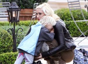 2011__04__Gwen_Stefani_April4_94 300&#215;218.jpg