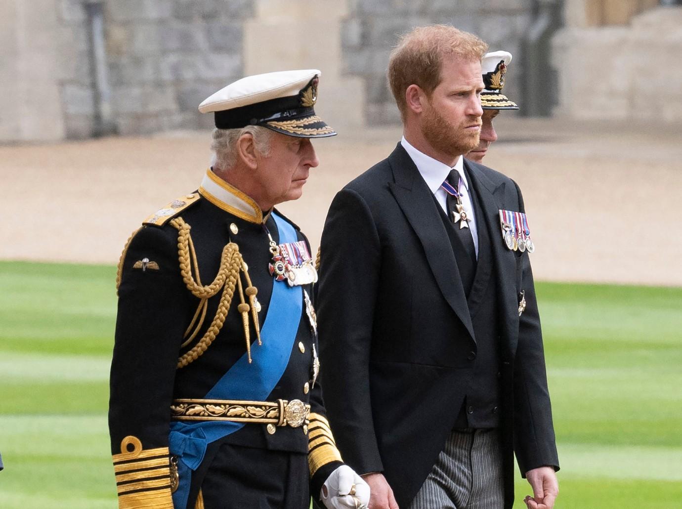 king charles sick queen camilla complaining prince harrys presence coronation