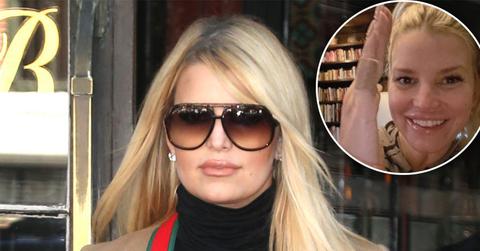 essica Simpson Preps For Book Release By Signing Books