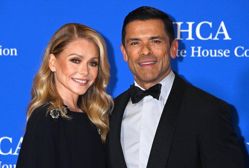 kelly ripa with mark consuelos back show