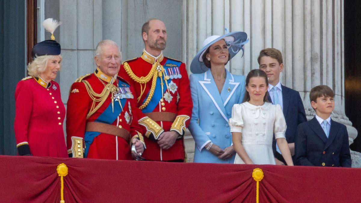 image of royal family