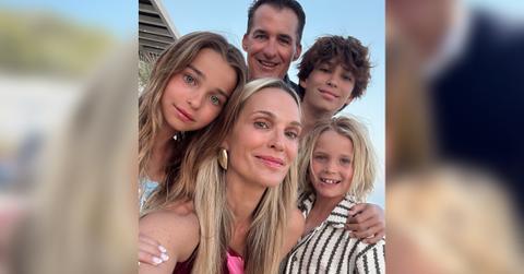 photo of Molly Sims and her kids/husband.