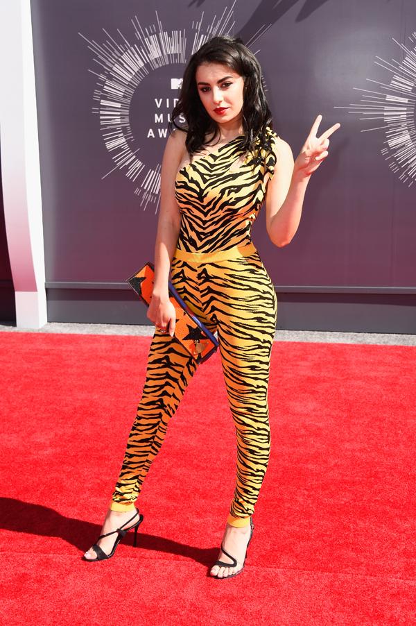 Charli xcx risk taker vmas