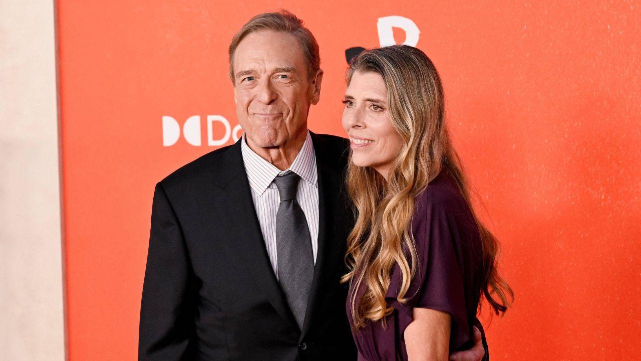 Photo of John Goodman and his wife looked adorable on the red carpet.