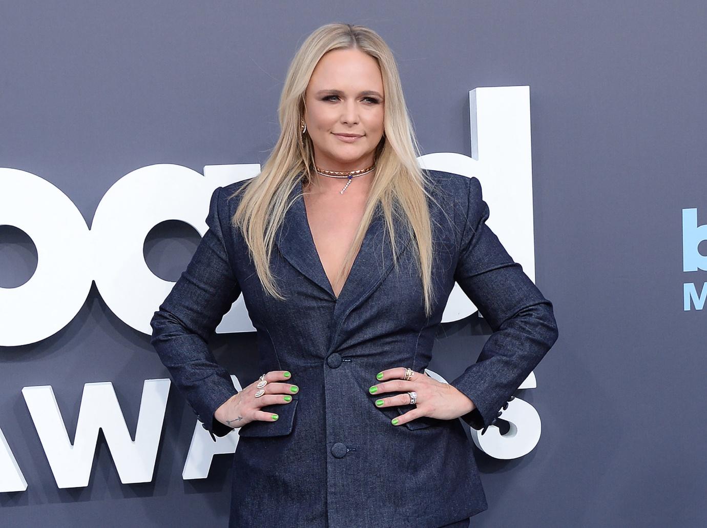 Miranda Lambert Gets Flak For Selfie Incident After Stagecoach Reveal