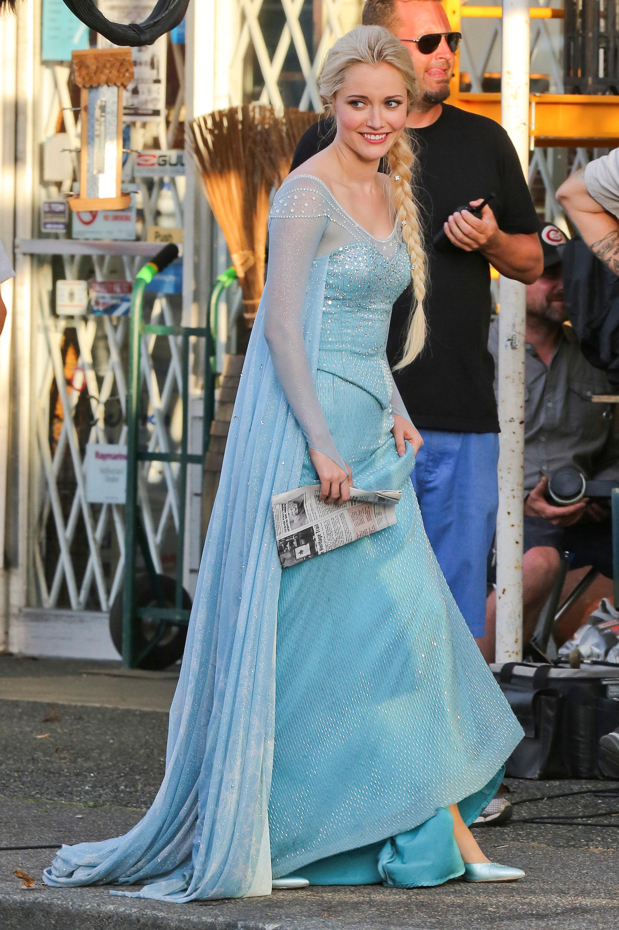 Georgina Haig back in costume as &#8216;Frozen&#8217;s Elsa on &#8216;Once Upon A Time&#8217; set!