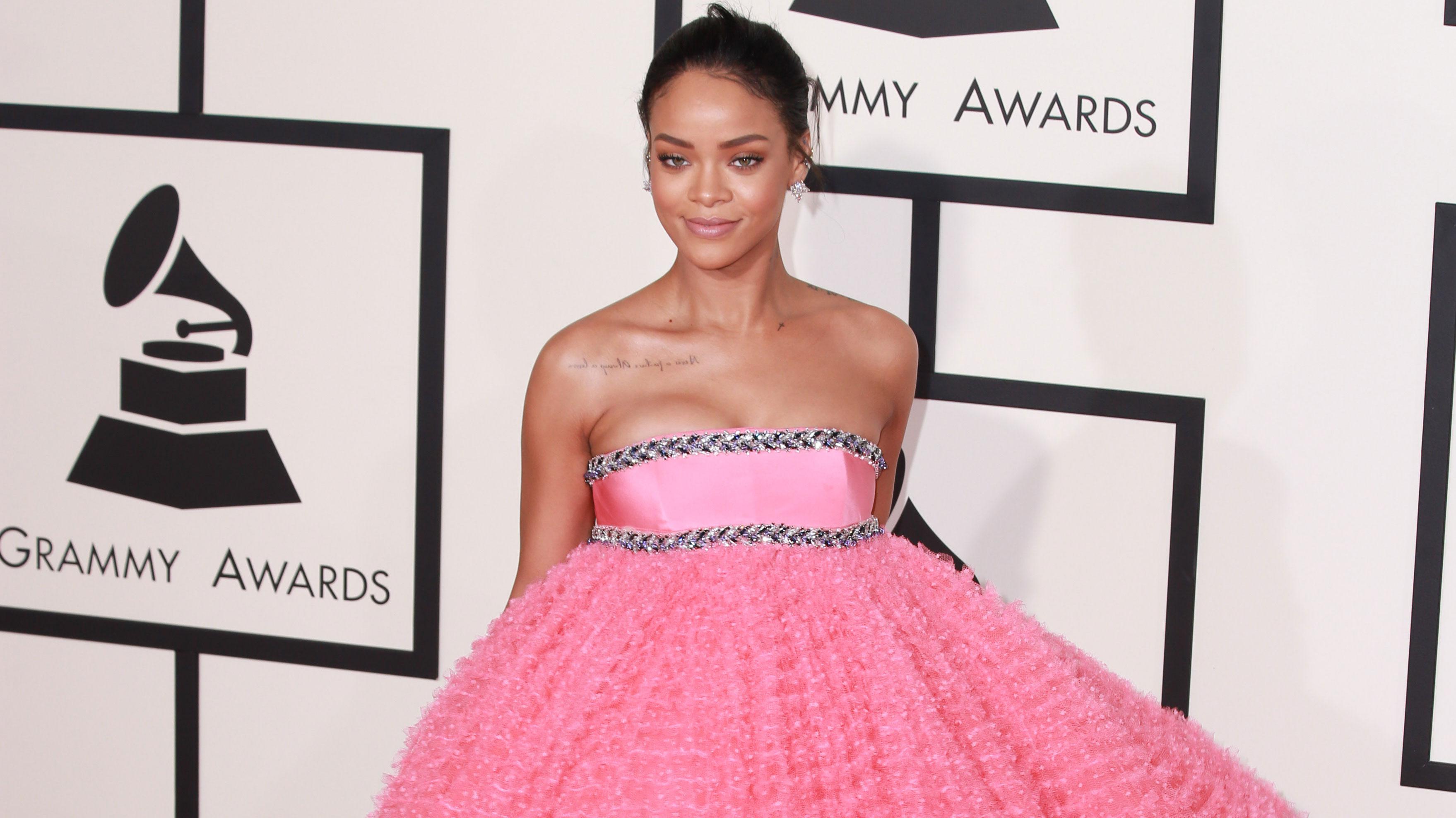 Watch Rihanna Is Effortlessly Flawless On The Red Carpet At 57th Annual Grammy Awards