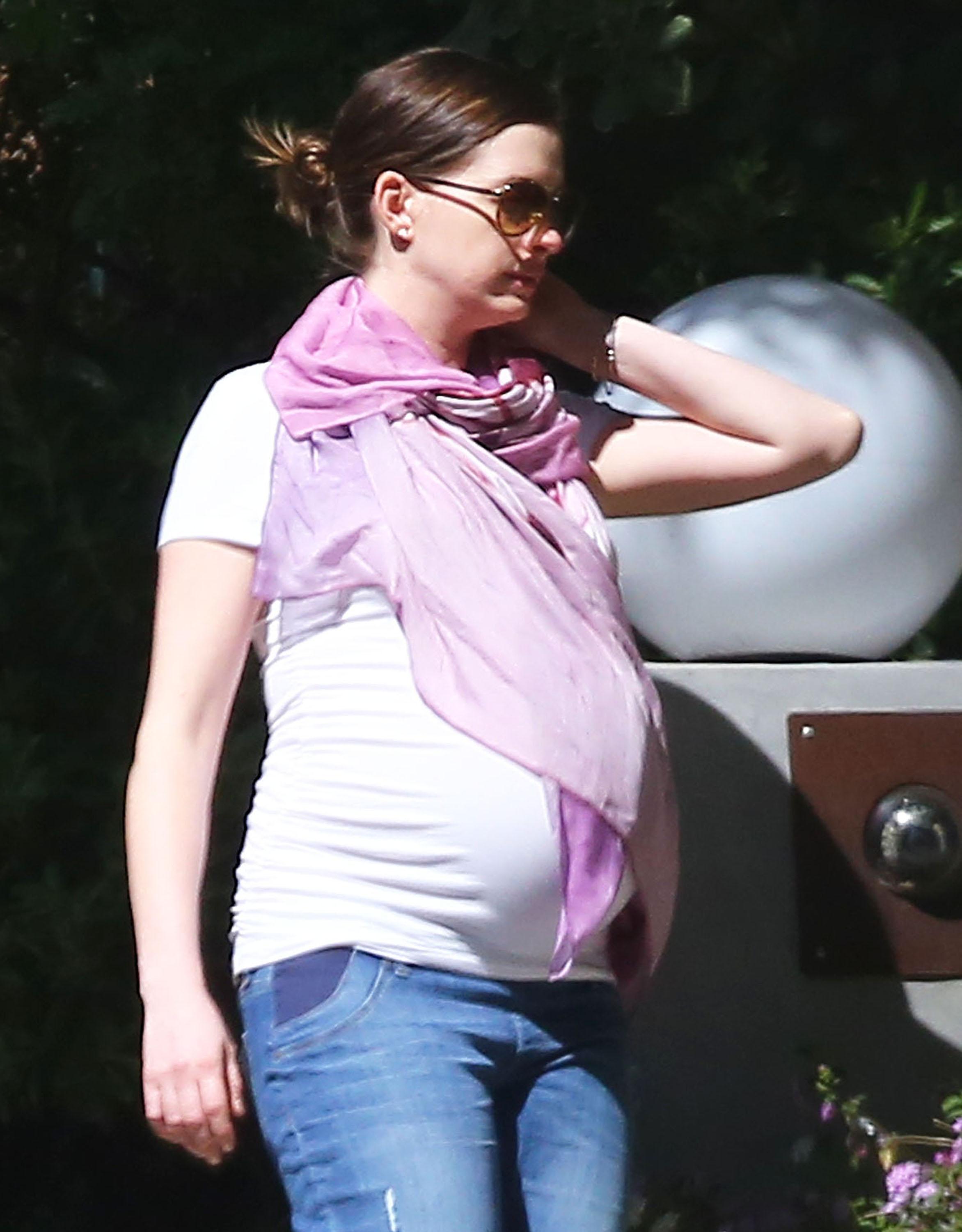 Exclusive&#8230; Pregnant Anne Hathaway Out For A Stroll