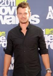 2011__06__Josh_Duhamel_June7newsnea 175×300.jpg