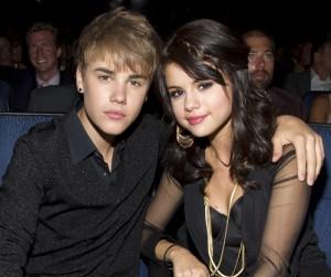 2011__08__Justin Beiber Selena Gomez Aug11newsbt 300×254.jpg