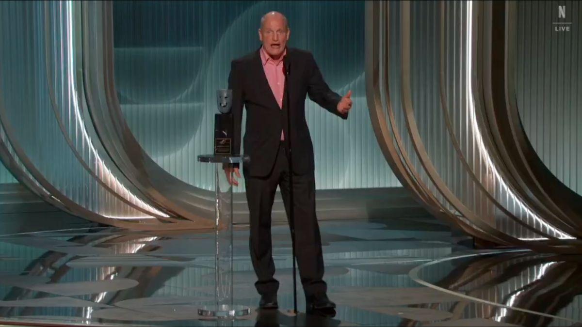 image of Harrelson called out the tough audience after several punchlines were missed.