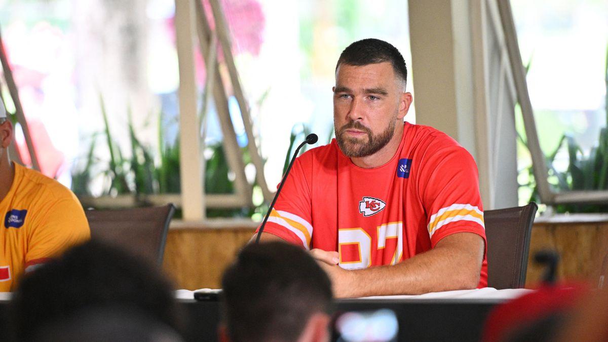 Photo of Travis Kelce gushed about the 'unbelievable growing moments' he had as a player under Eric Bieniemy.