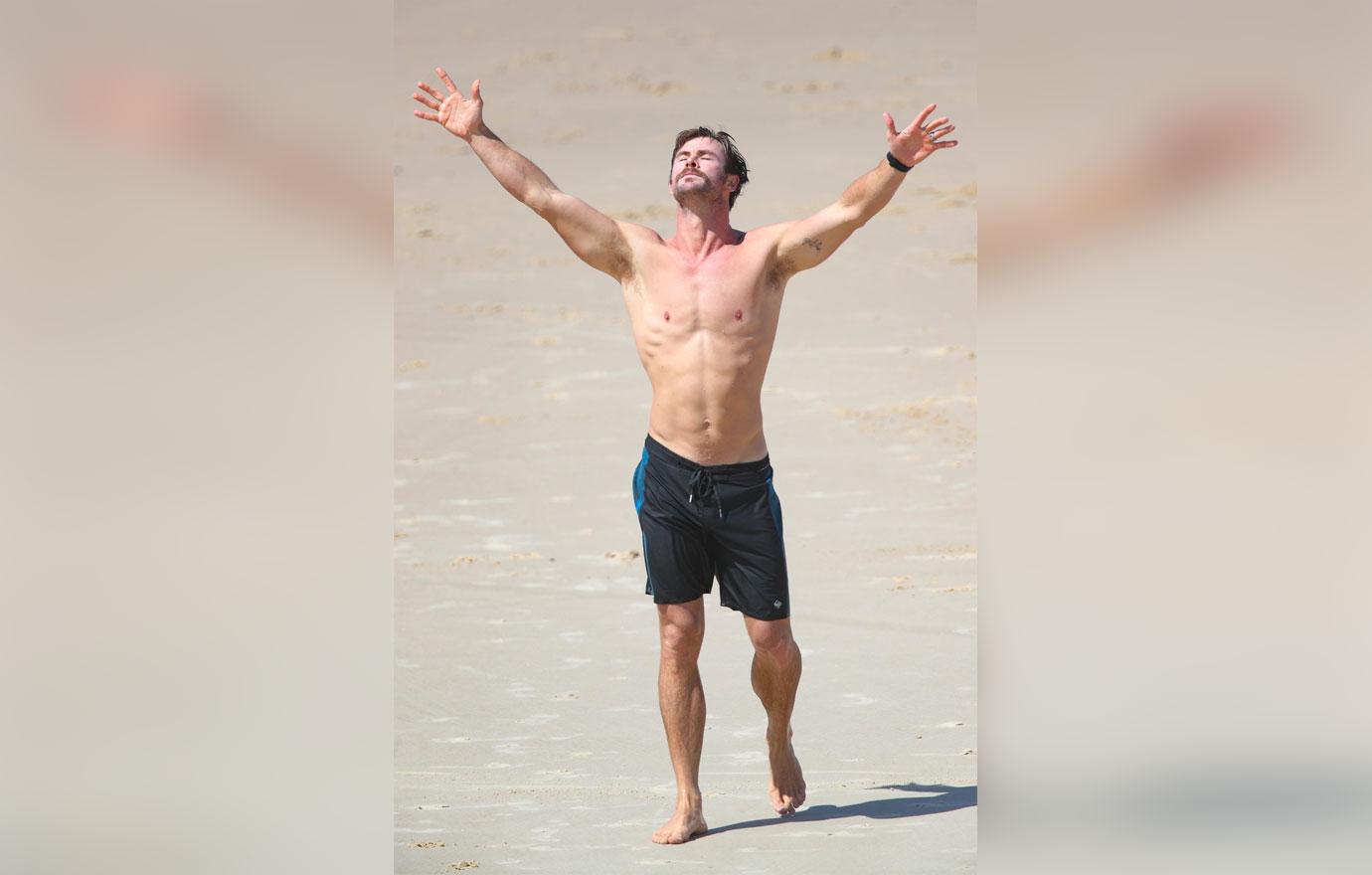 Chris hemsworth beach body