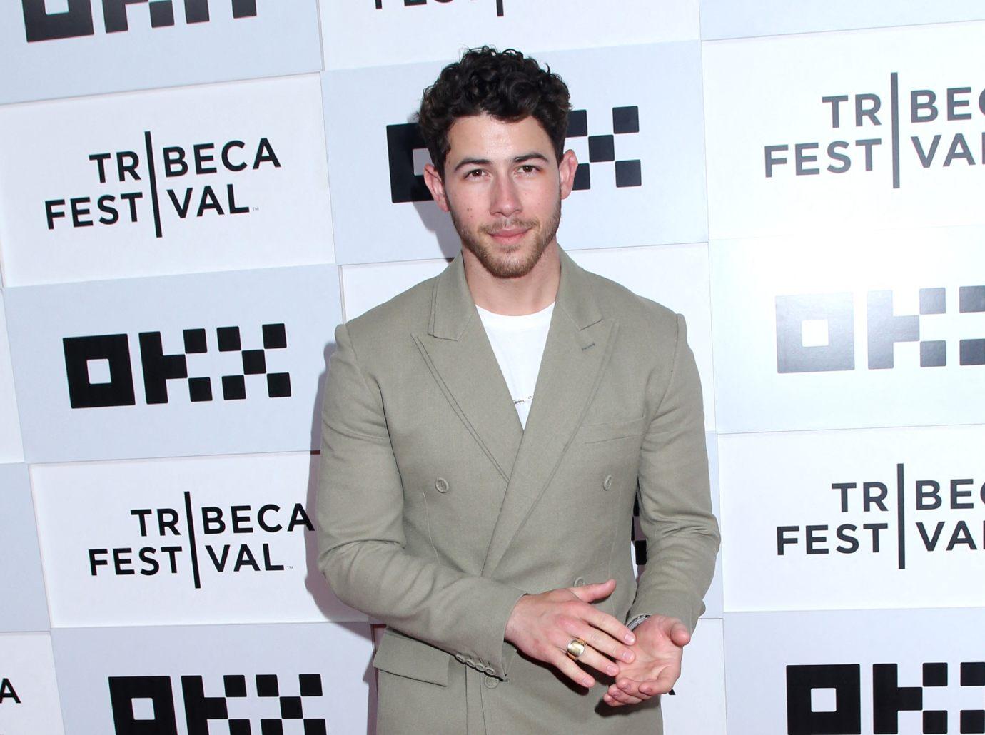 kate hudson awkwardly refers romance nick jonas moment lovely fun