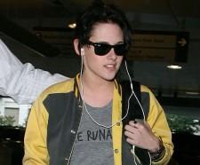 2009__10__fp_3913786_stewart_kristen_fp6_103009 225&#215;186.jpg
