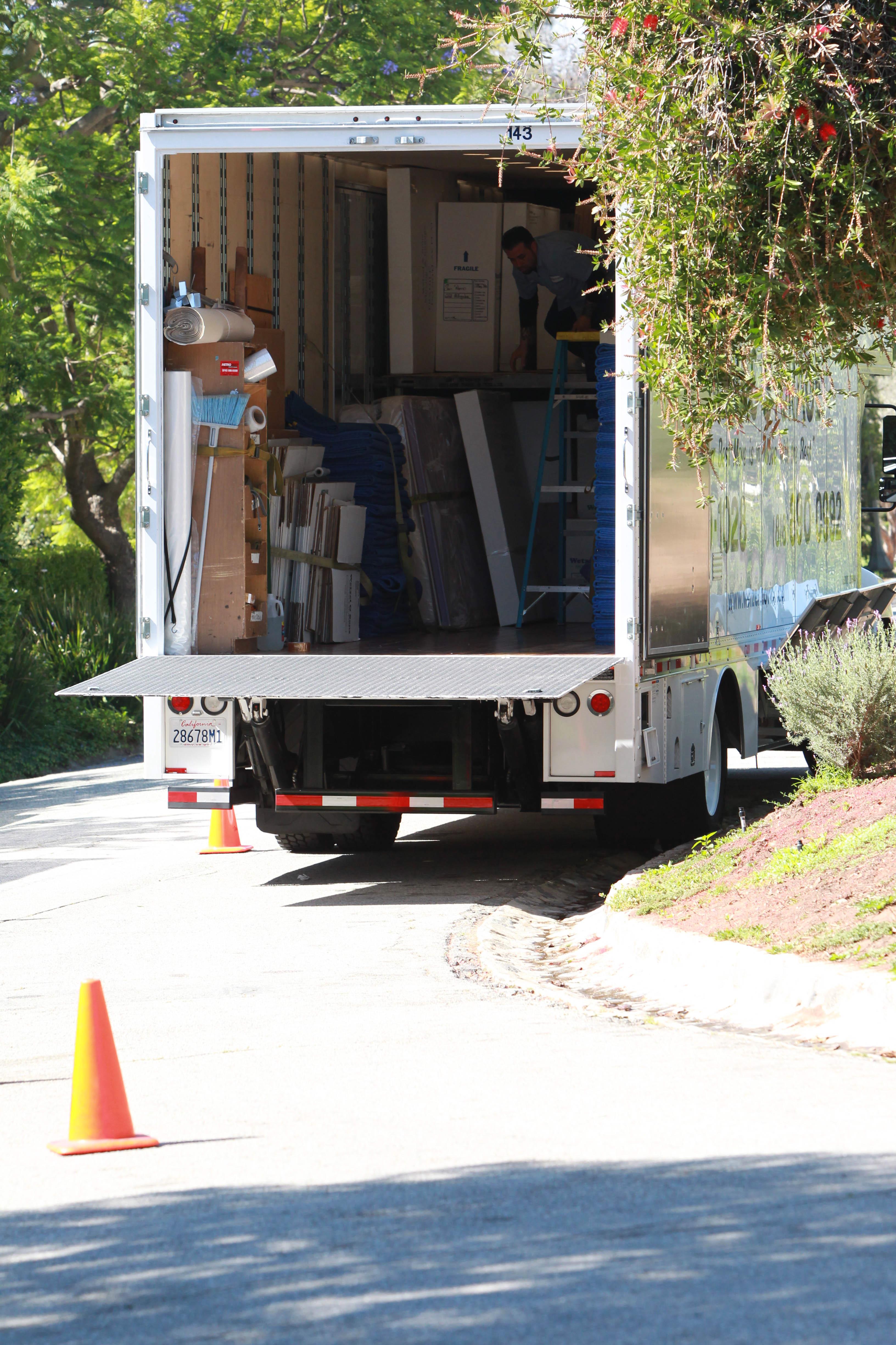 *EXCLUSIVE* Moving Trucks arrive at Ben Affleck and Jennifer Garner&#8217;s House amidst divorce rumors