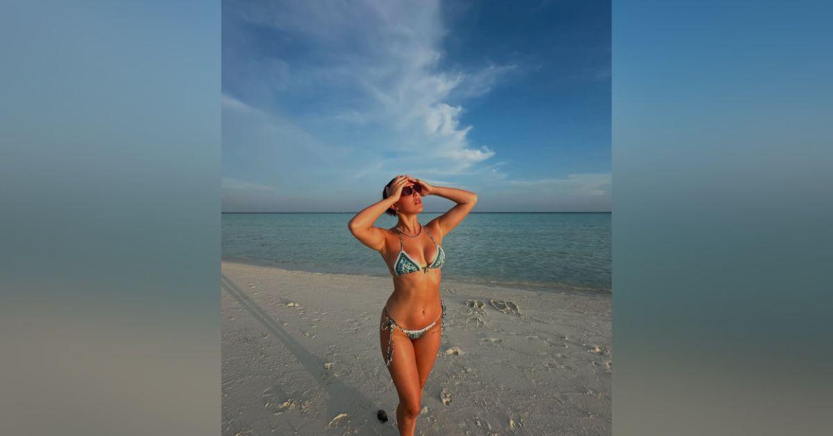 millie bobby brown toned tanned beach hot photo