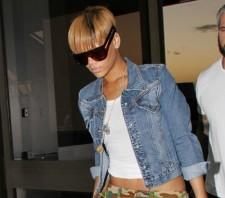 2010__02__Rihanna_Feb16_main 225&#215;198.jpg