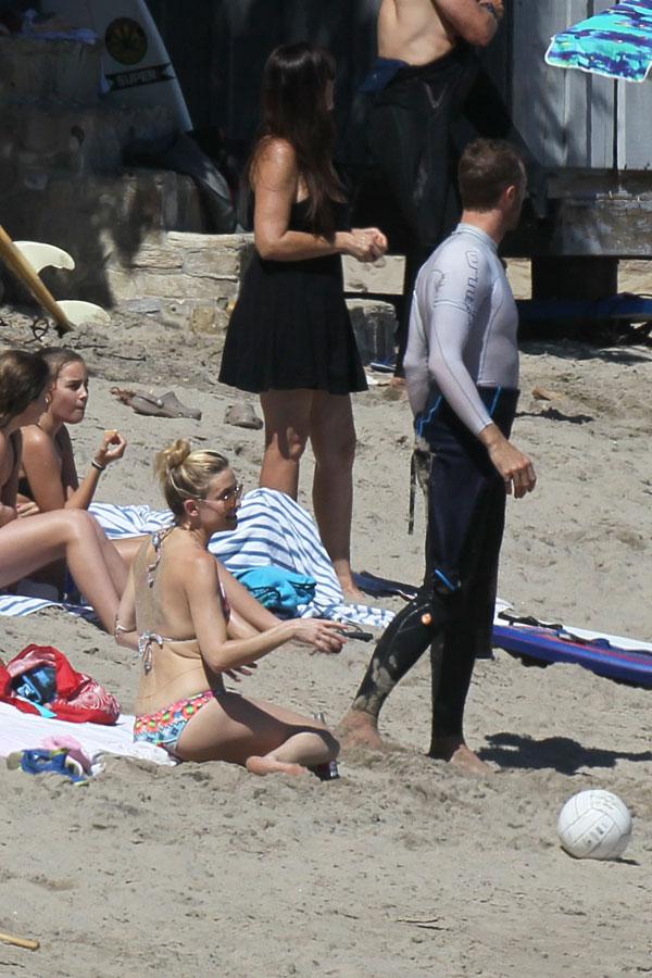 Chris martin kate hudson beach date 03