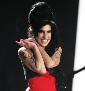 2011__07__amy_winehouse_july23mb 278&#215;300.jpg