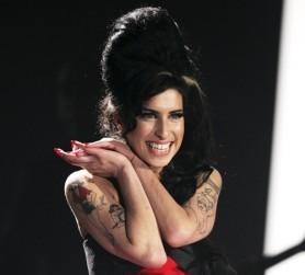 2011__07__amy_winehouse_july23mb 278×300.jpg