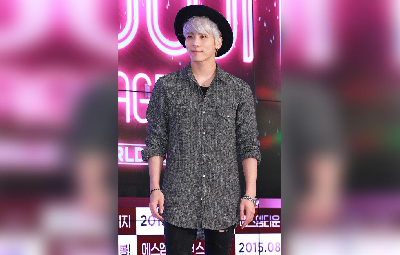 Jonghyun in hat