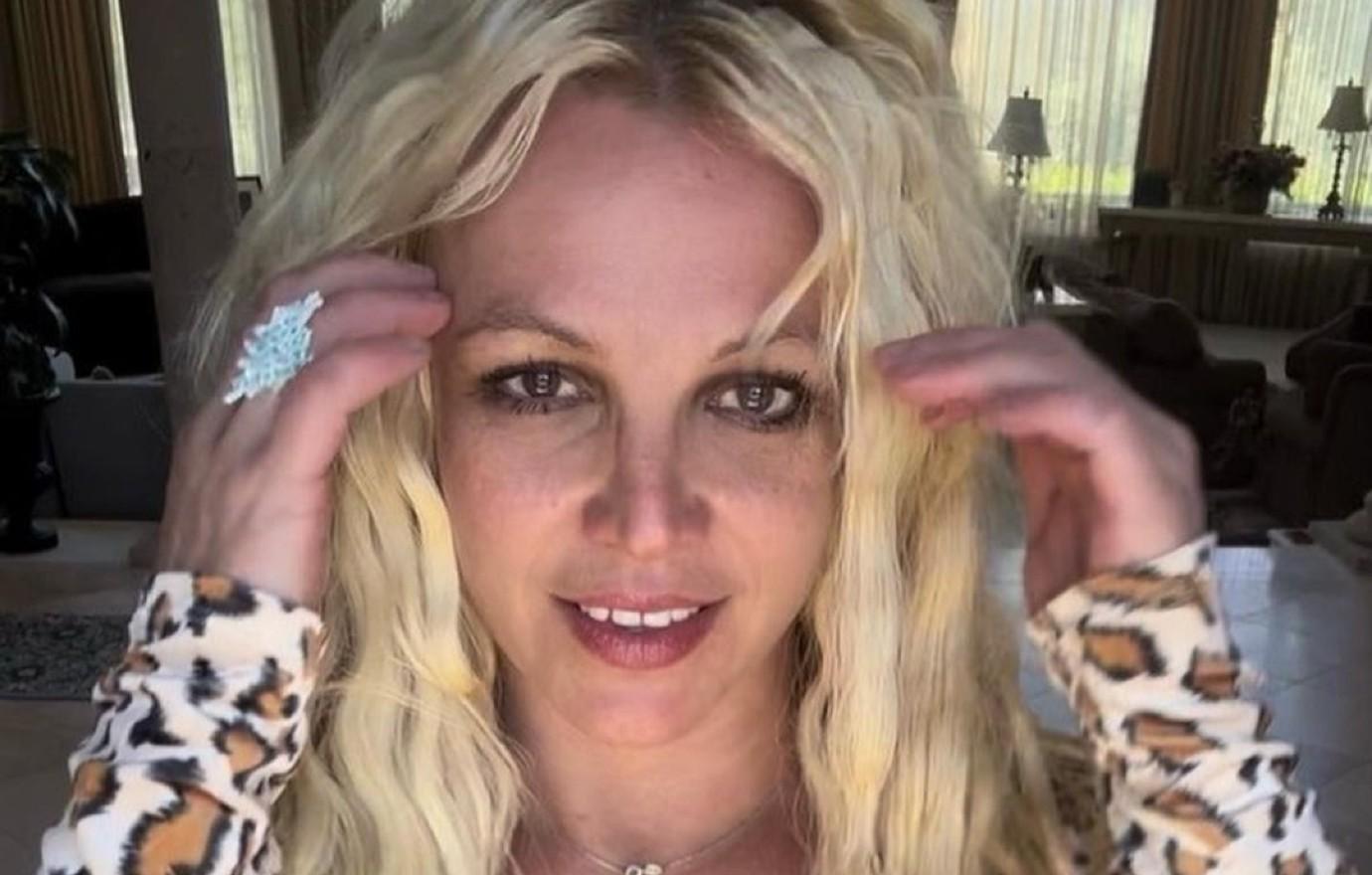 britney spears posts pics of shirtless man