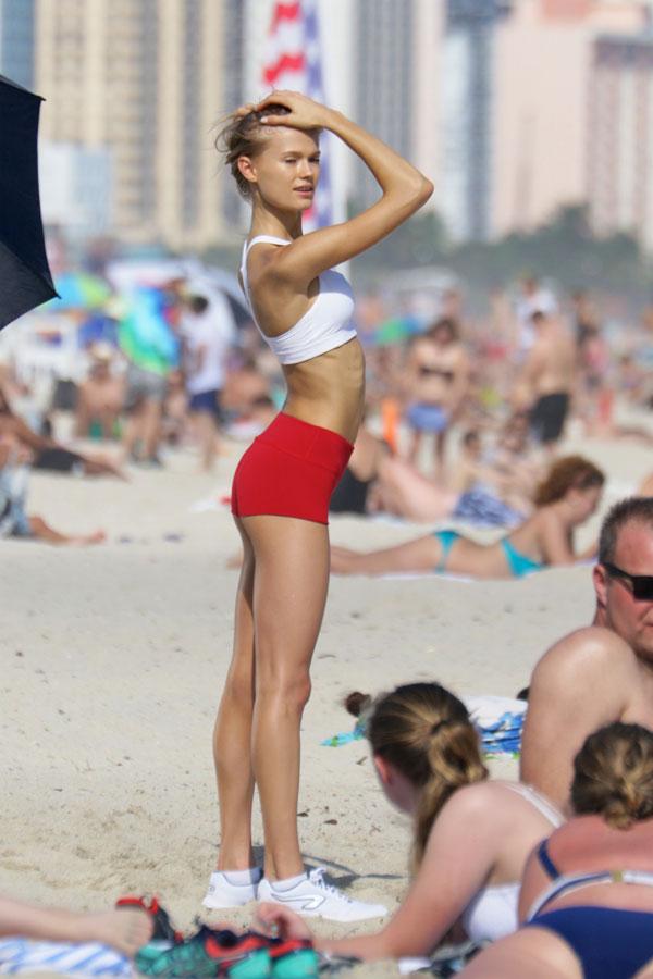 Victoria's Secret Model Vita Sidorkina Looks Scary Skinny In A Bikini! See  The Pics