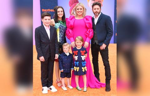 kelly clarkson felt estranged husband brandon blackstock using her money ok