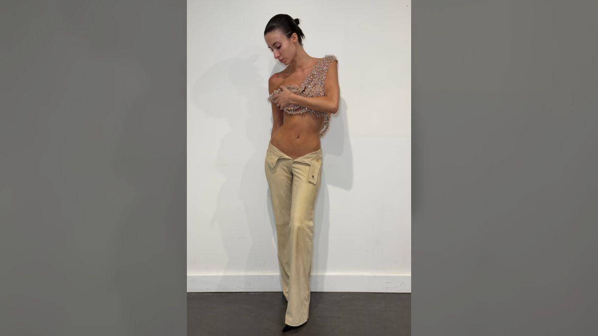 Photo of Angelina Censori showed off her snatched midriff in a jewel-encrusted crop top.