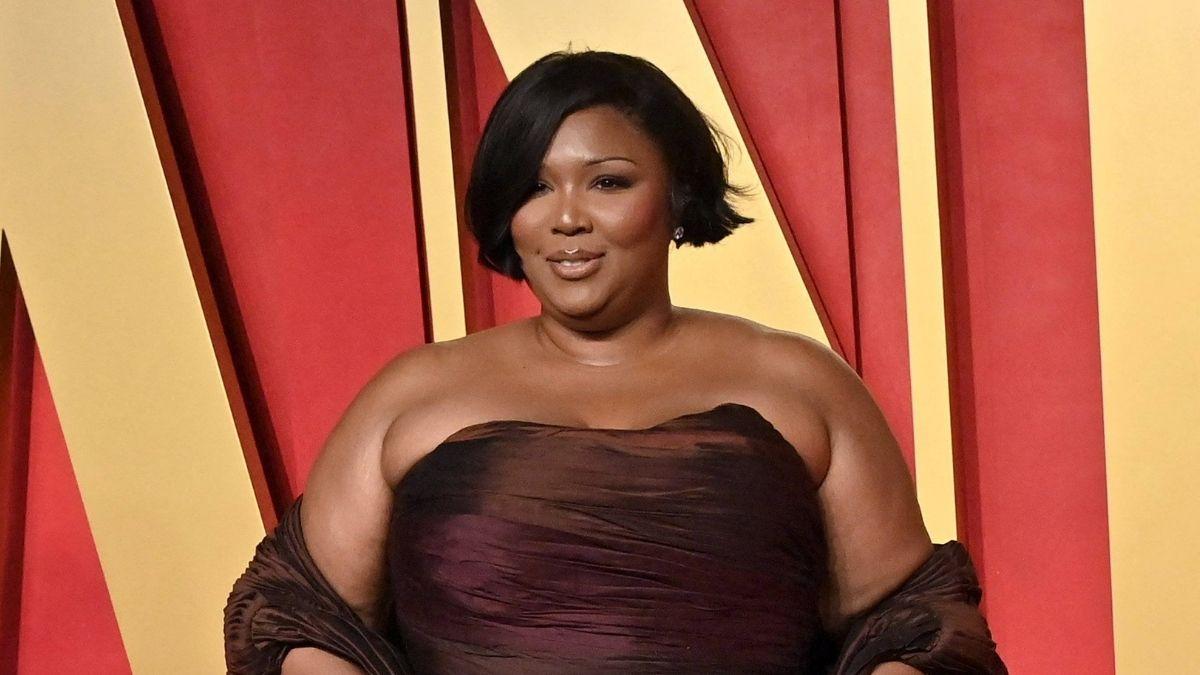 image of Lizzo is kicking off the year with a new hair transformation.