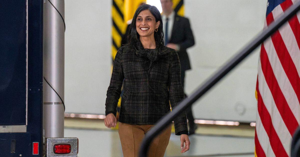 image of A spokesperson for the Vances blamed her missing wedding ring on doing 'a lot of dishes' and giving 'lots of baths.'