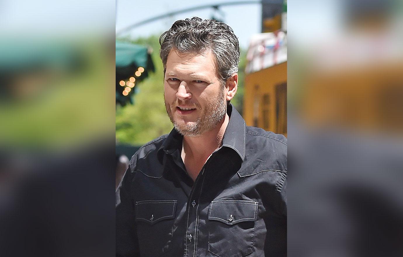 Blake Shelton grabs a bite at The Redeye Grill