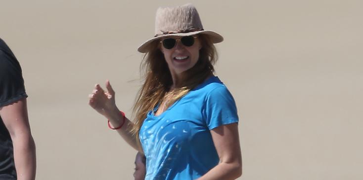 Exclusive&#8230; Premium: Connie Britton On The Beach In Cabo San Lucas***NO USE W/O PRIOR AGREEMENT &#8211; CALL FOR PRICING***