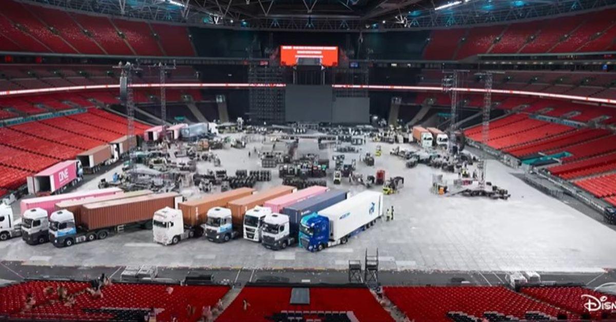 image of Taylor Swift highlights her gratitude toward dancers and crew during the Eras Tour.