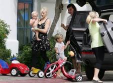 2010__03__Gwen_Stefani_March22_161 225×166.jpg