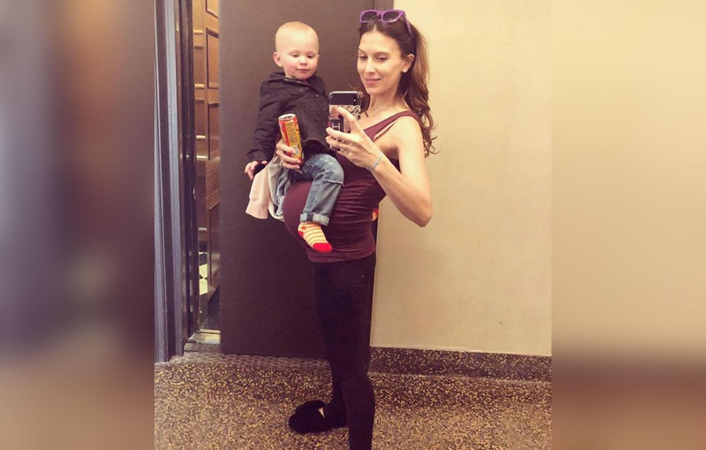 hilaria baldwin strips down to show off postpartum body pic 04