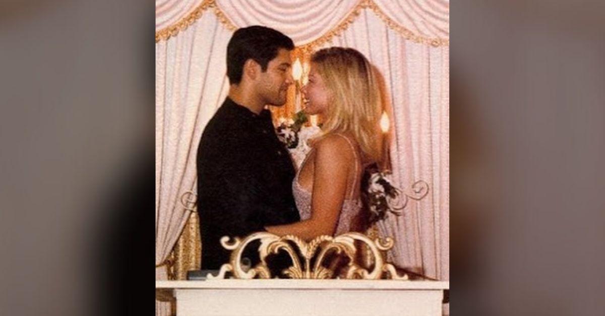 Photo of Kelly Ripa and Mark Consuelos