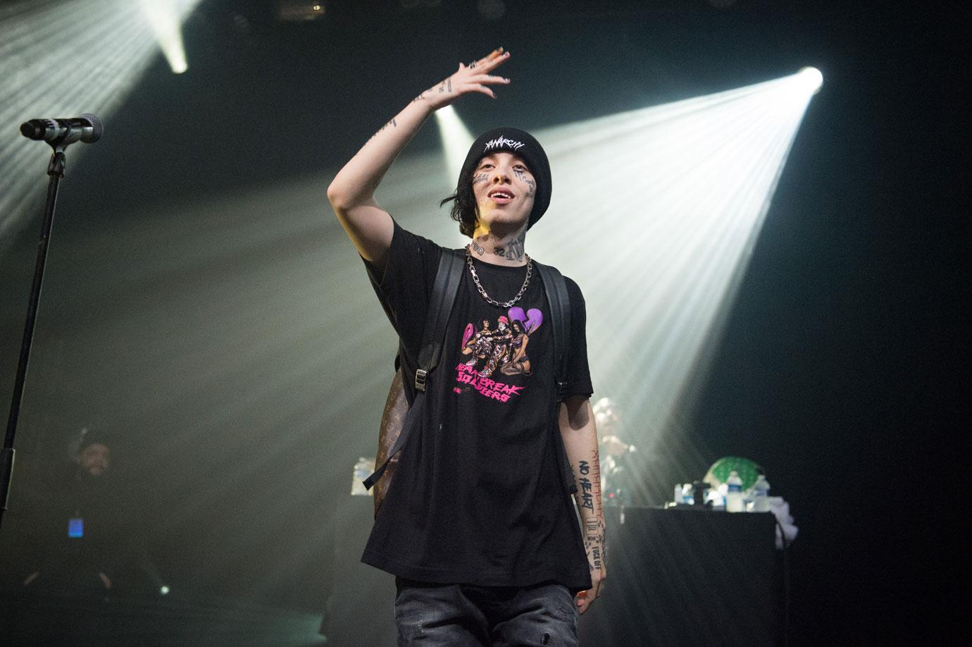 lil xan pulls gun