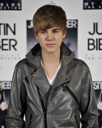 2010__12__Justin_Bieber_Dec9newsnea 199×300.jpg