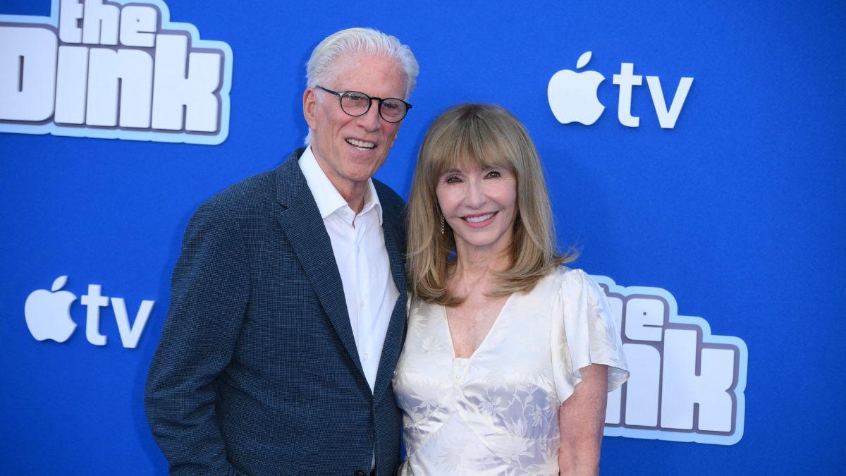 Photo of Ted Danson & Mary Steenburgen