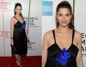 2010__04__Amanda_Peet_April28main 300×234.jpg