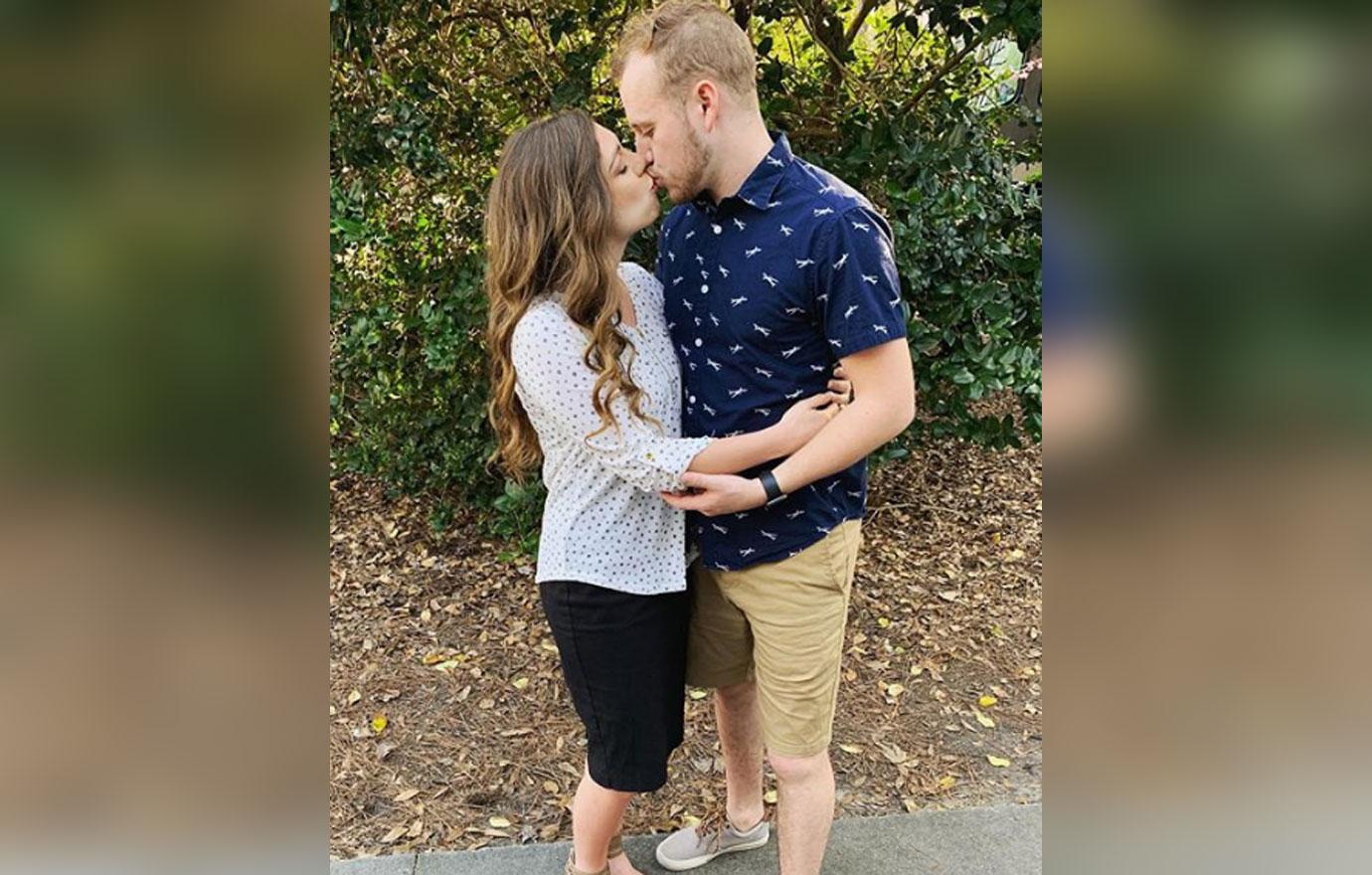 Counting on josiah duggar wife lauren pda pic 01