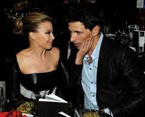 2010__11__Kylie_Minogue_Andres_Valencoso_Nov1newsne1 300×241.jpg
