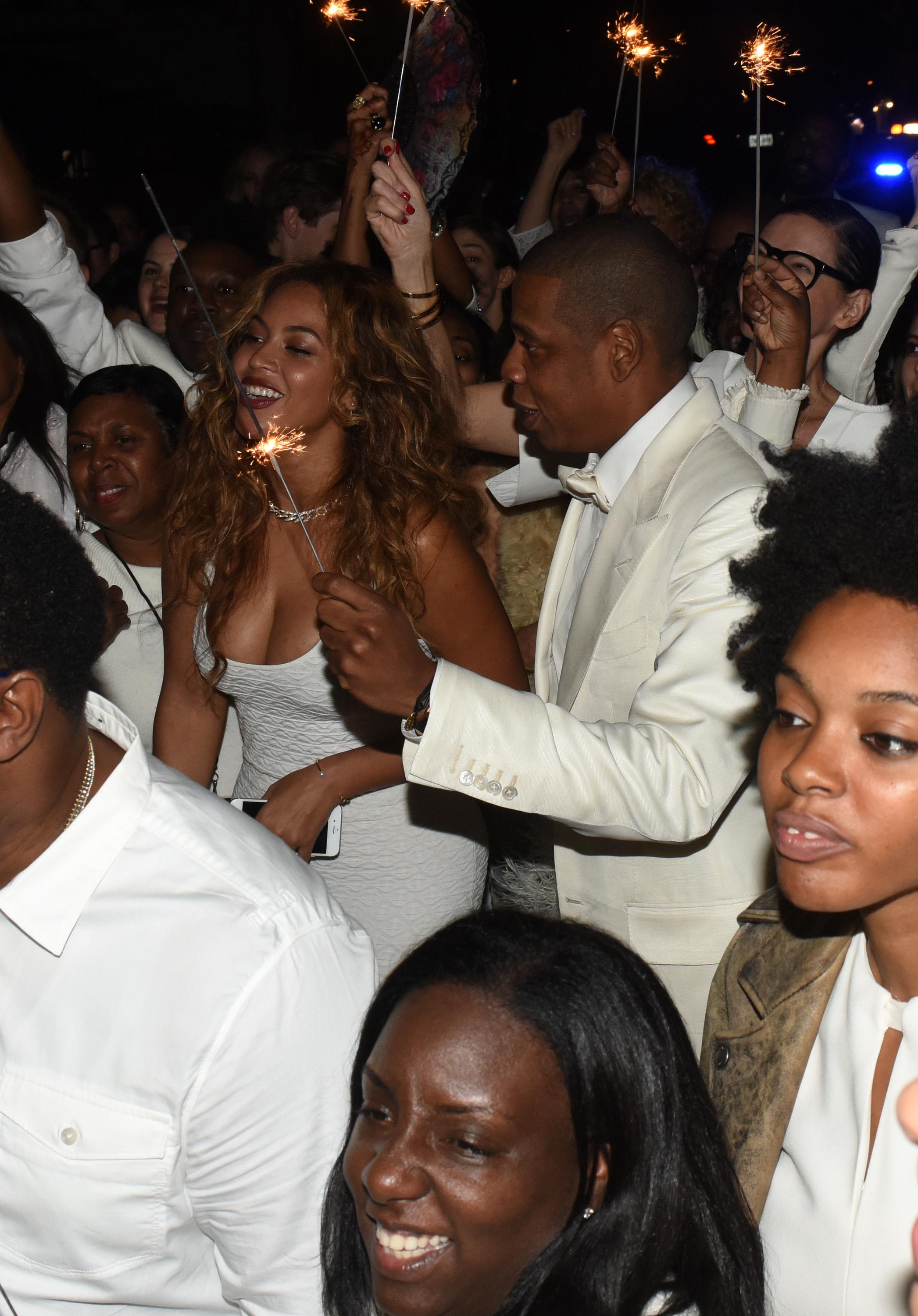 INF &#8211; Beyonce and Jay Z Dance In A Second Line Parade for Solange Knowles and Alan Ferguson Wedding