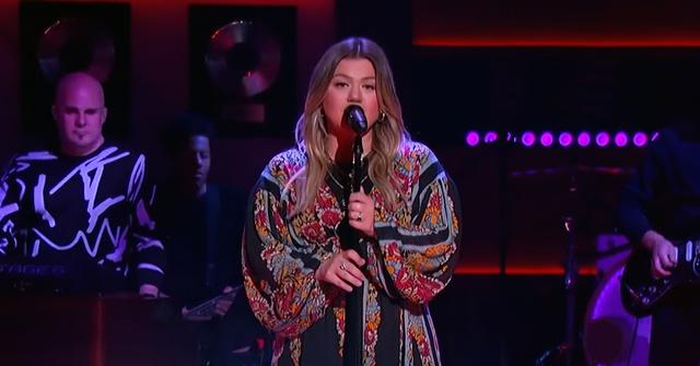 kelly clarkson hard place divorce ex brandon blackstock video