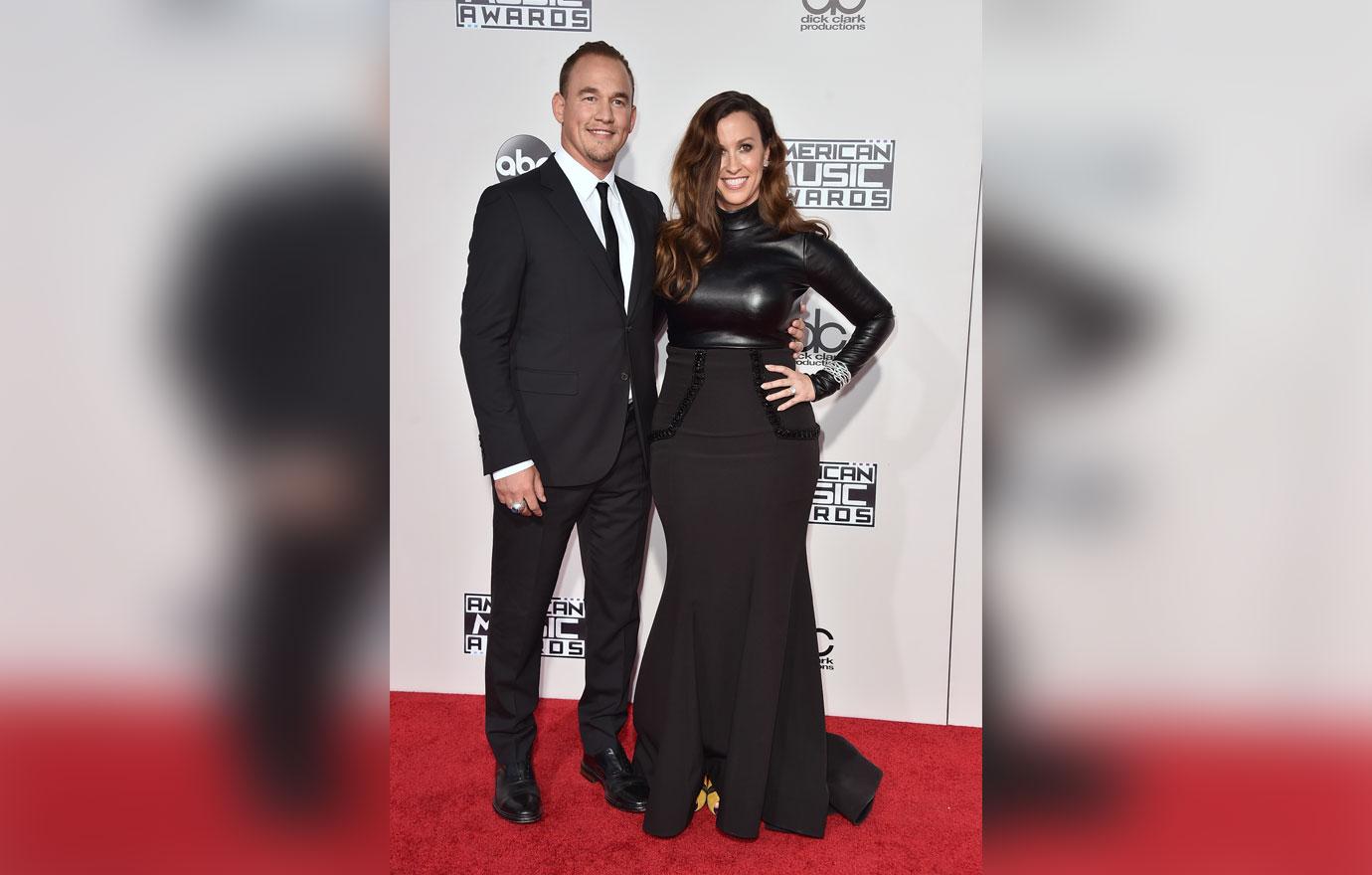 Alanis Morissette Postpartum Struggle